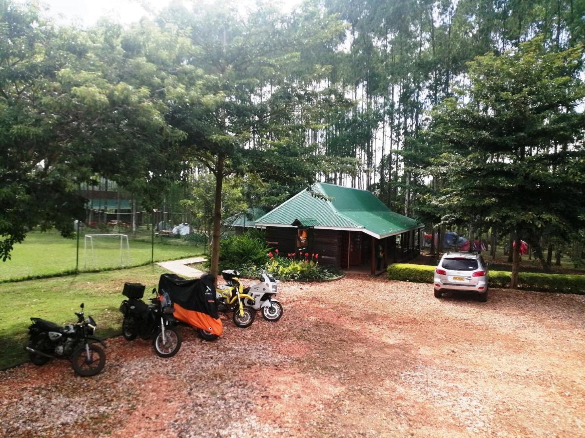 Murchison Backpackers Masindi エクステリア 写真