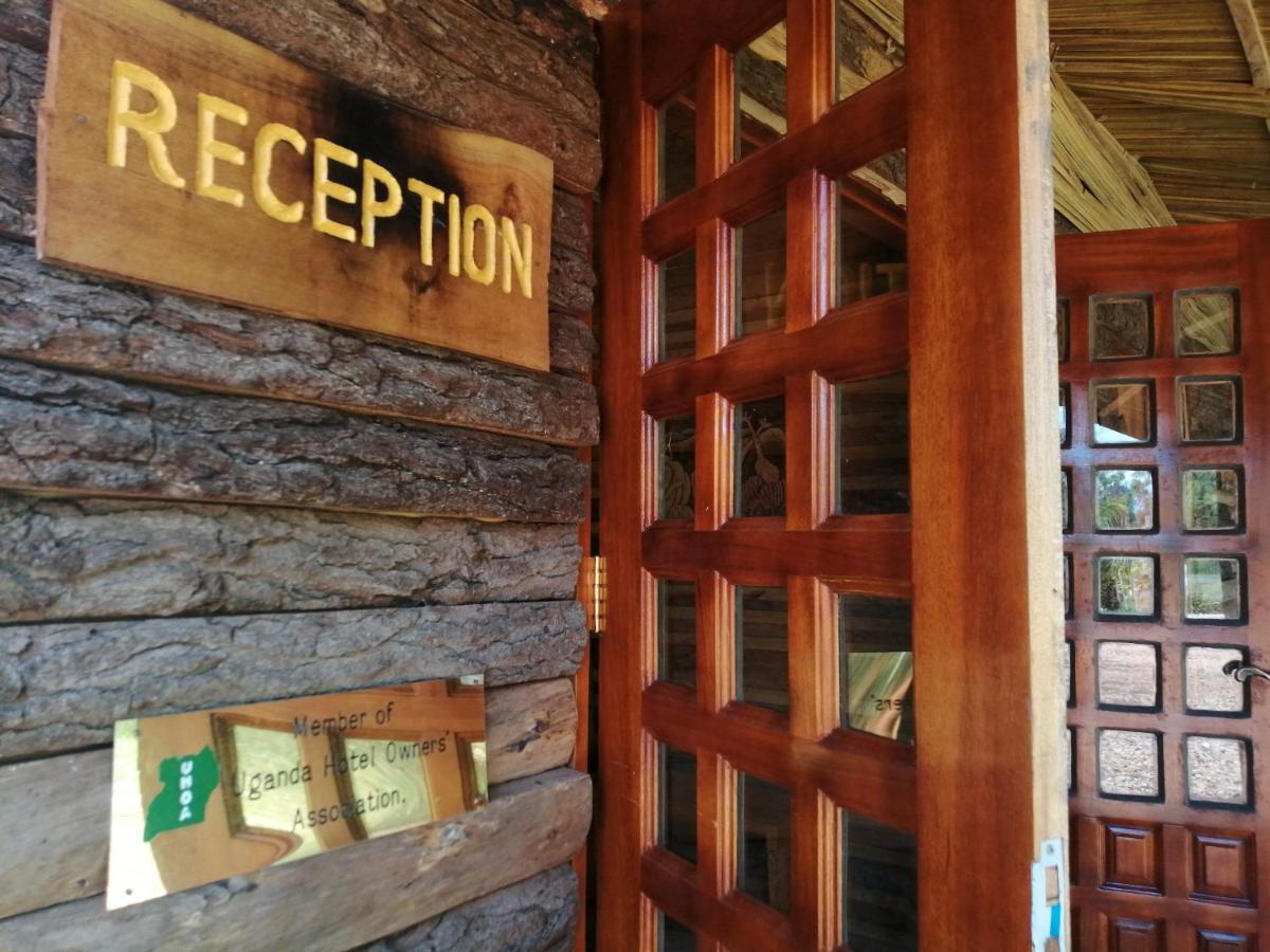 Murchison Backpackers Masindi エクステリア 写真