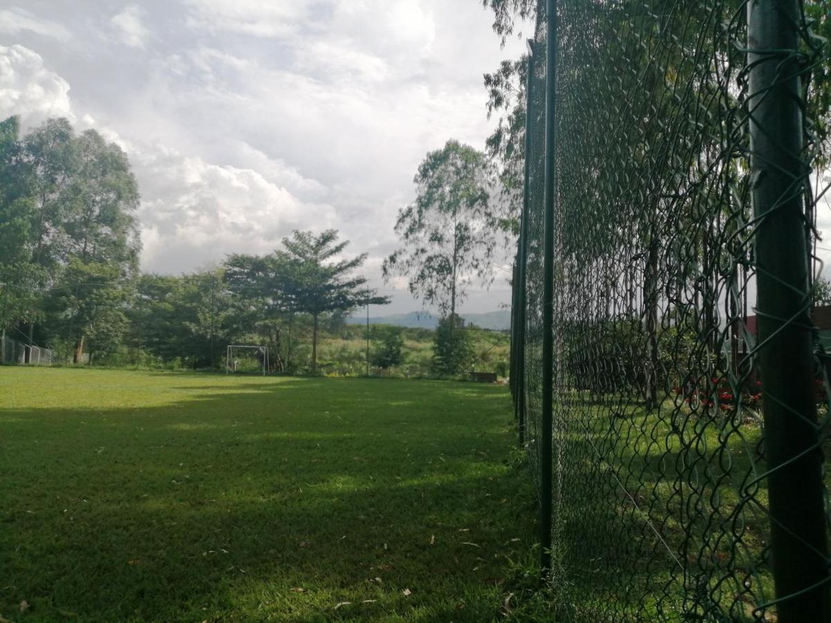 Murchison Backpackers Masindi エクステリア 写真