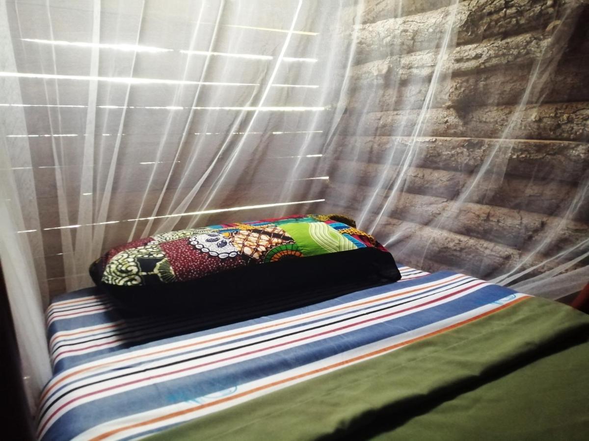 Murchison Backpackers Masindi エクステリア 写真