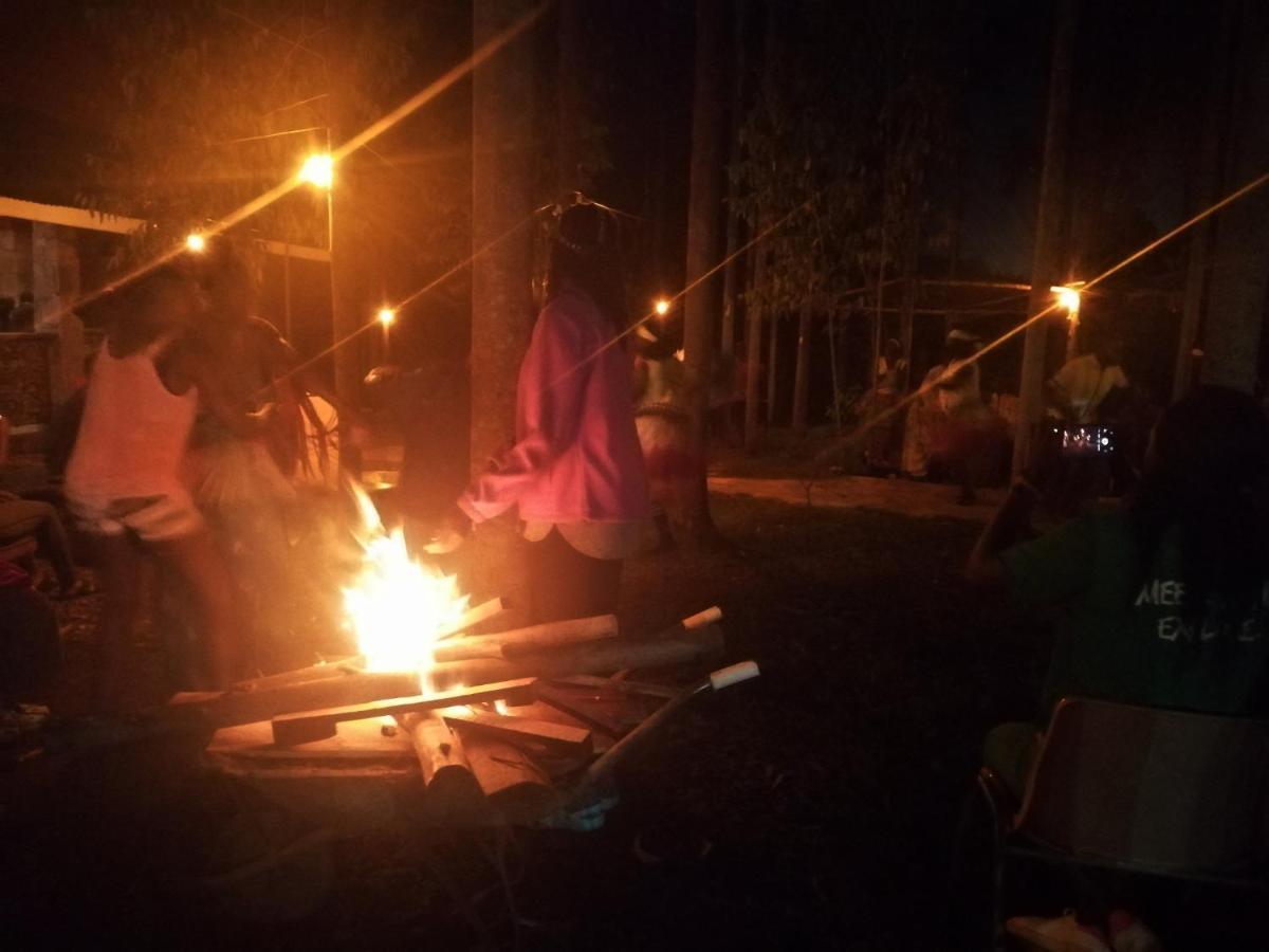 Murchison Backpackers Masindi エクステリア 写真