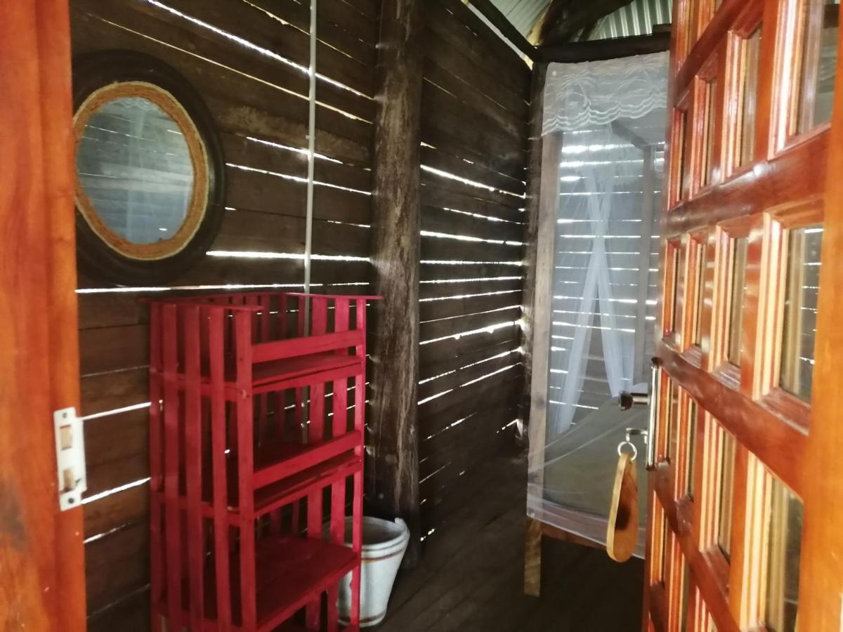 Murchison Backpackers Masindi エクステリア 写真