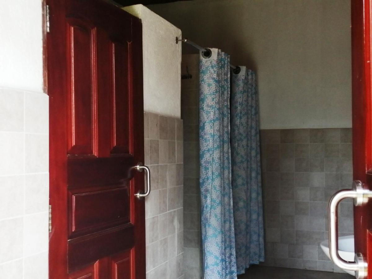 Murchison Backpackers Masindi エクステリア 写真