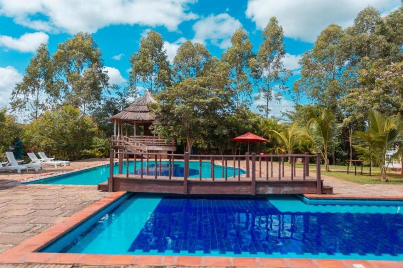 Murchison Backpackers Masindi エクステリア 写真